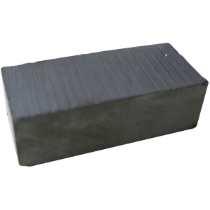 Schwarzer, eckiger Hettich Pinnwandmagnet, 5x10x20 mm, für Möbelausstattung.