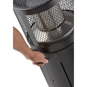 Detailaufnahme: Enders Terrassenheizer Polo Black 2.0 mit Hand am Griff.