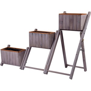 Dreistufige, graue Pflanztreppe aus Holz, ideal für den vertikalen Garten.
