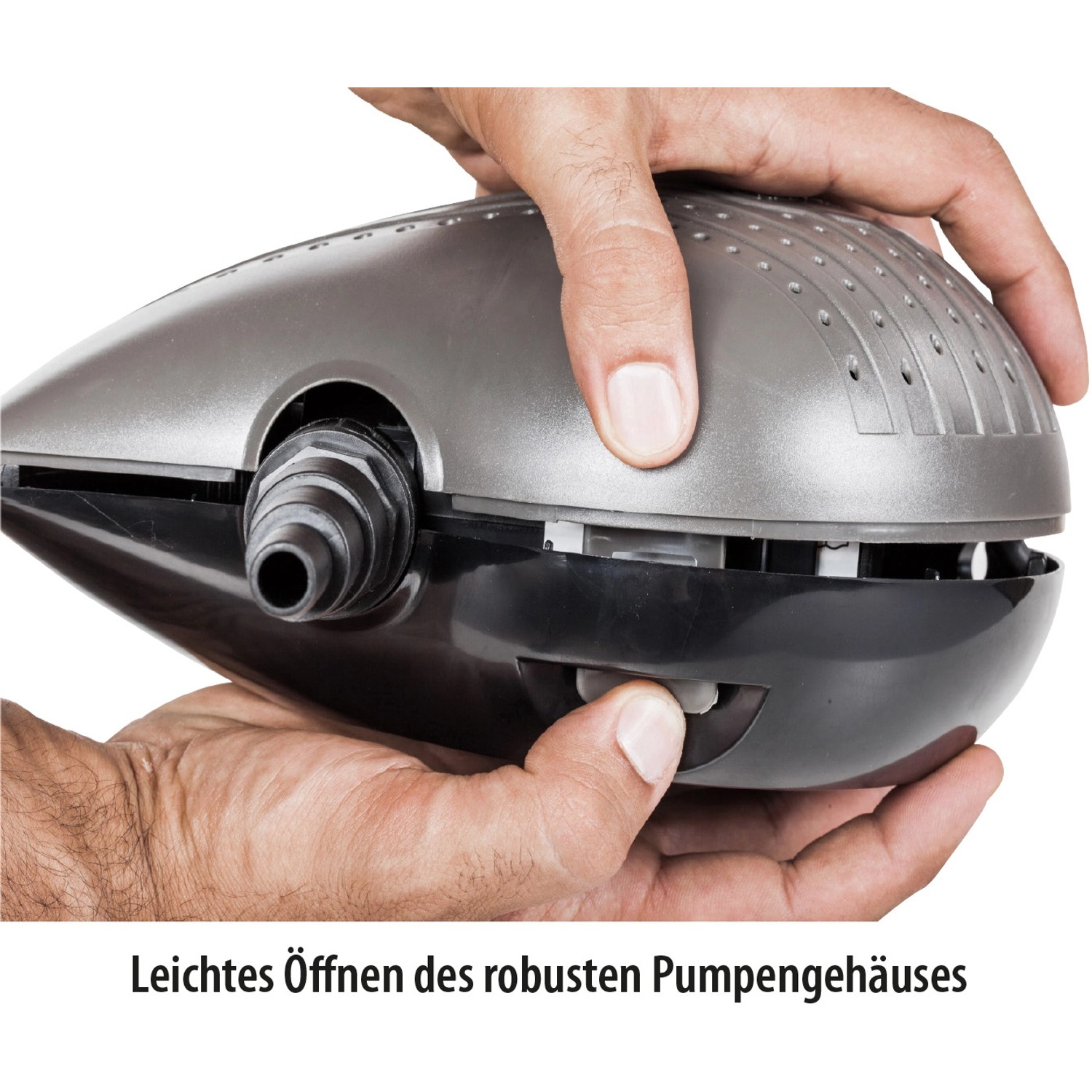 Detailaufnahme: Heissner Druckfilter-Set FPU 10000 beim Öffnen des Pumpengehäuses.