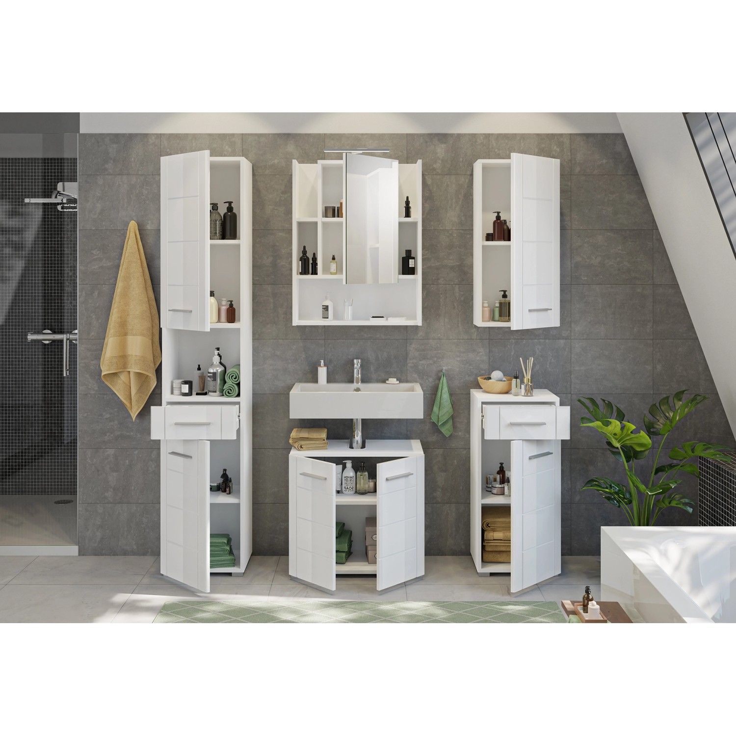 Modernes Badezimmer-Set mit weißen Hochglanz Hängeschränken der Serie Venice.