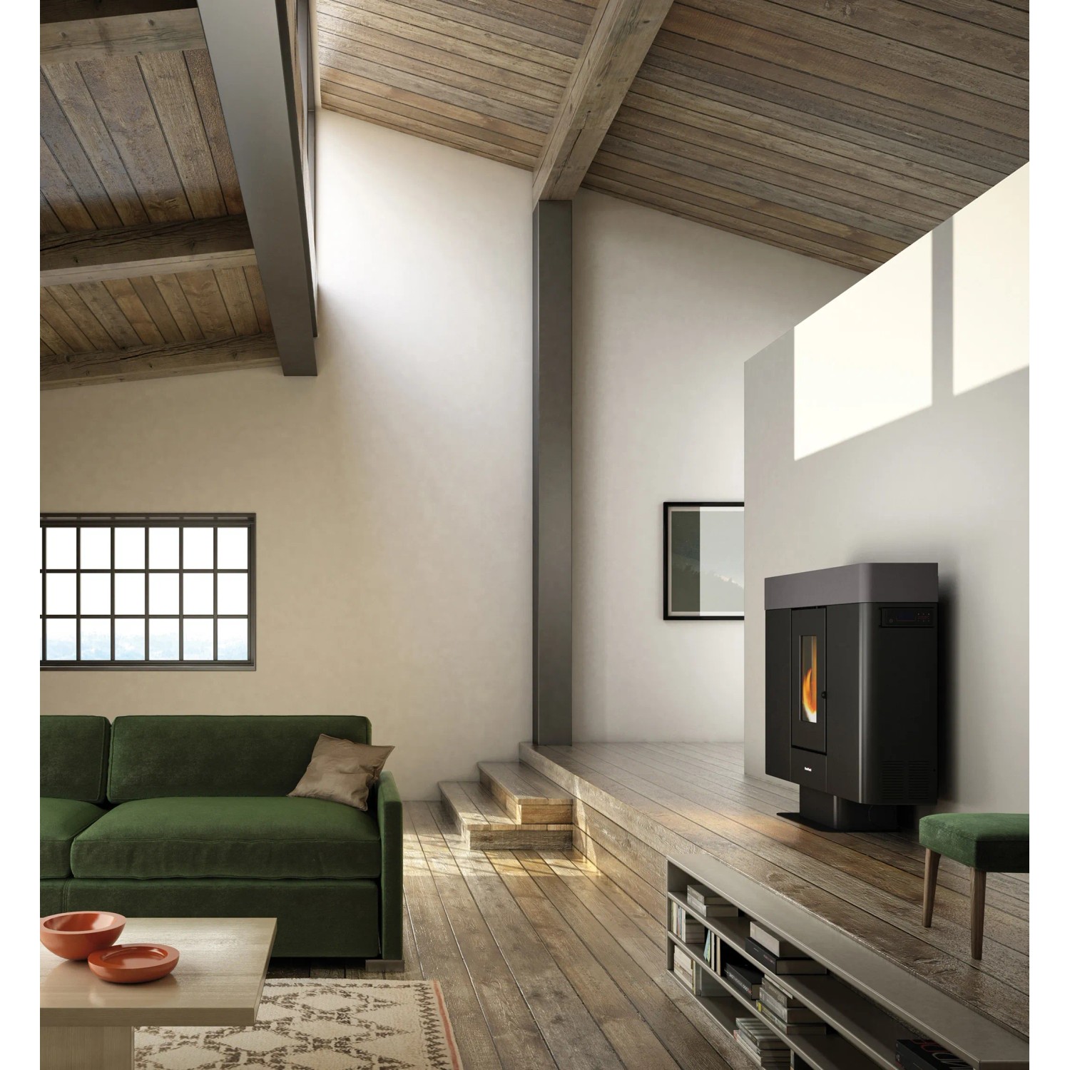 Freepoint Pelletofen Moon Titan 10 kW im modernen Wohnraum mit Holzdecke und grüner Couch.