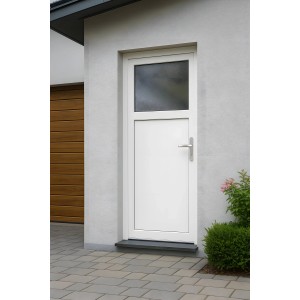 Weiße Panto Nebeneingangstür K301 mit Fenster und Griff, Ansicht von außen.