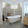 Badezimmer mit Classen Ceramin Fliesen Neo Vario Marino in Steinoptik an Wand und Boden.
