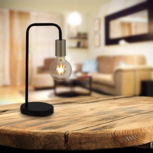 Moderne Näve Tischleuchte Modo, 39 cm, mit schwarzem Fuß und goldener Fassung. Design-Tischlampe.