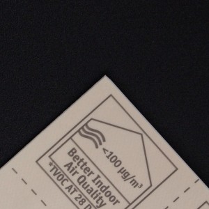 Detailaufnahme PVC-Bodenbelag Graphic uni Schwarz, Meterware, zeigt Qualitätslabel.