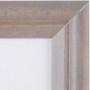 Detailansicht: Gerillter, grauer Holzbilderrahmen, 10x15 cm, für Fotos und Bilder.
