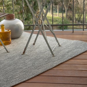Grauer Obsession Teppich Nordic 870 für Innen- und Außenbereiche mit geometrischem Muster.