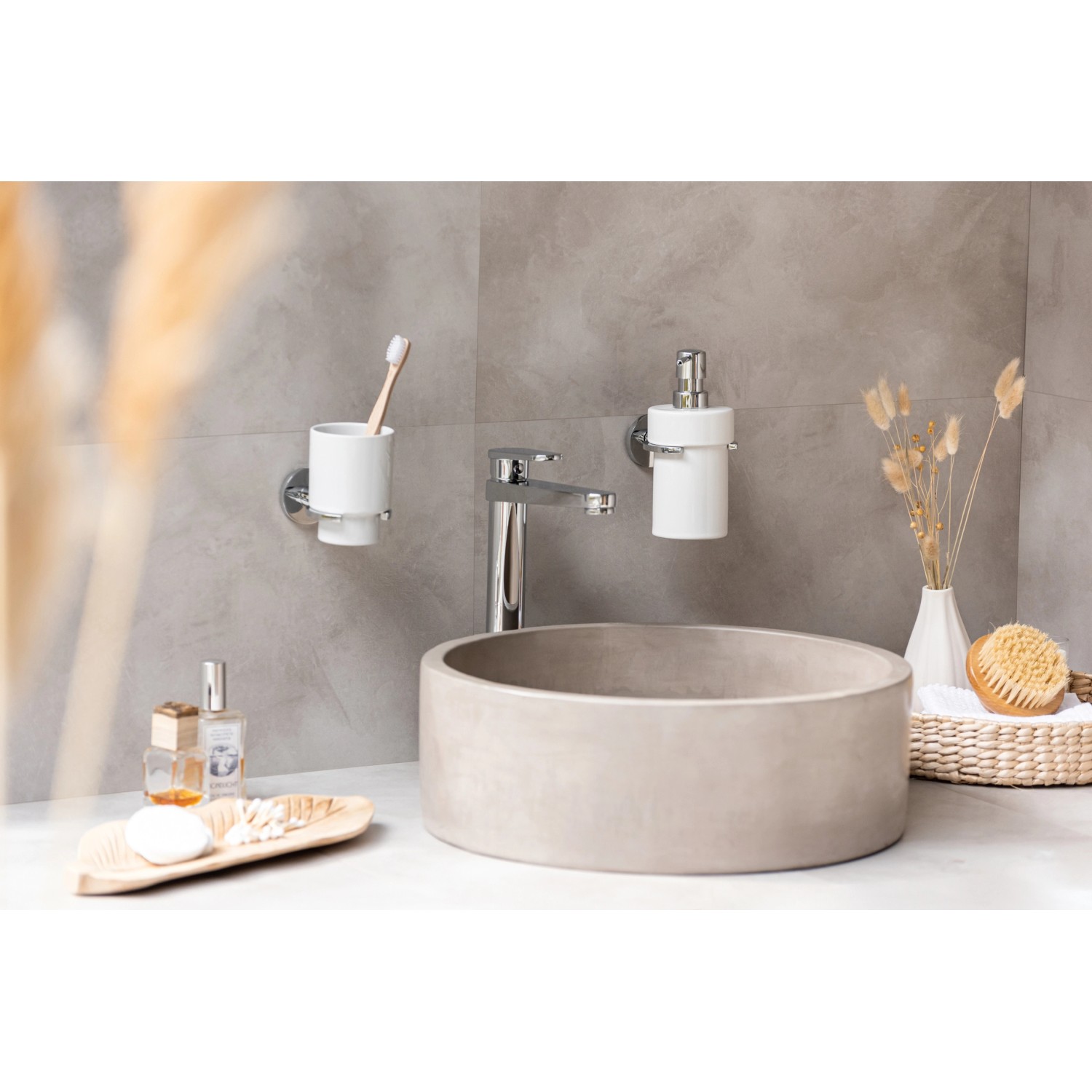 Wenko Isera Seifenspender, silber glänzend, 360ml, mit UV-Loc® Befestigung im Badezimmer.