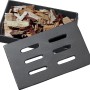 Char-Broil Räucherbox aus Gusseisen mit Holzchips und Deckel für Grillaromen.