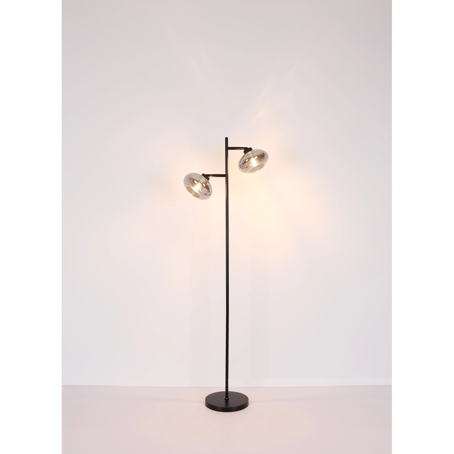 Globo Deckenleuchte Shaun, 3-flammig, schwarz matt mit rauchfarbenen Glasschirmen.