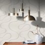 Colani Vliestapete Visions Welle Pearl-Beige an Wand mit Möbeln und Lampen.