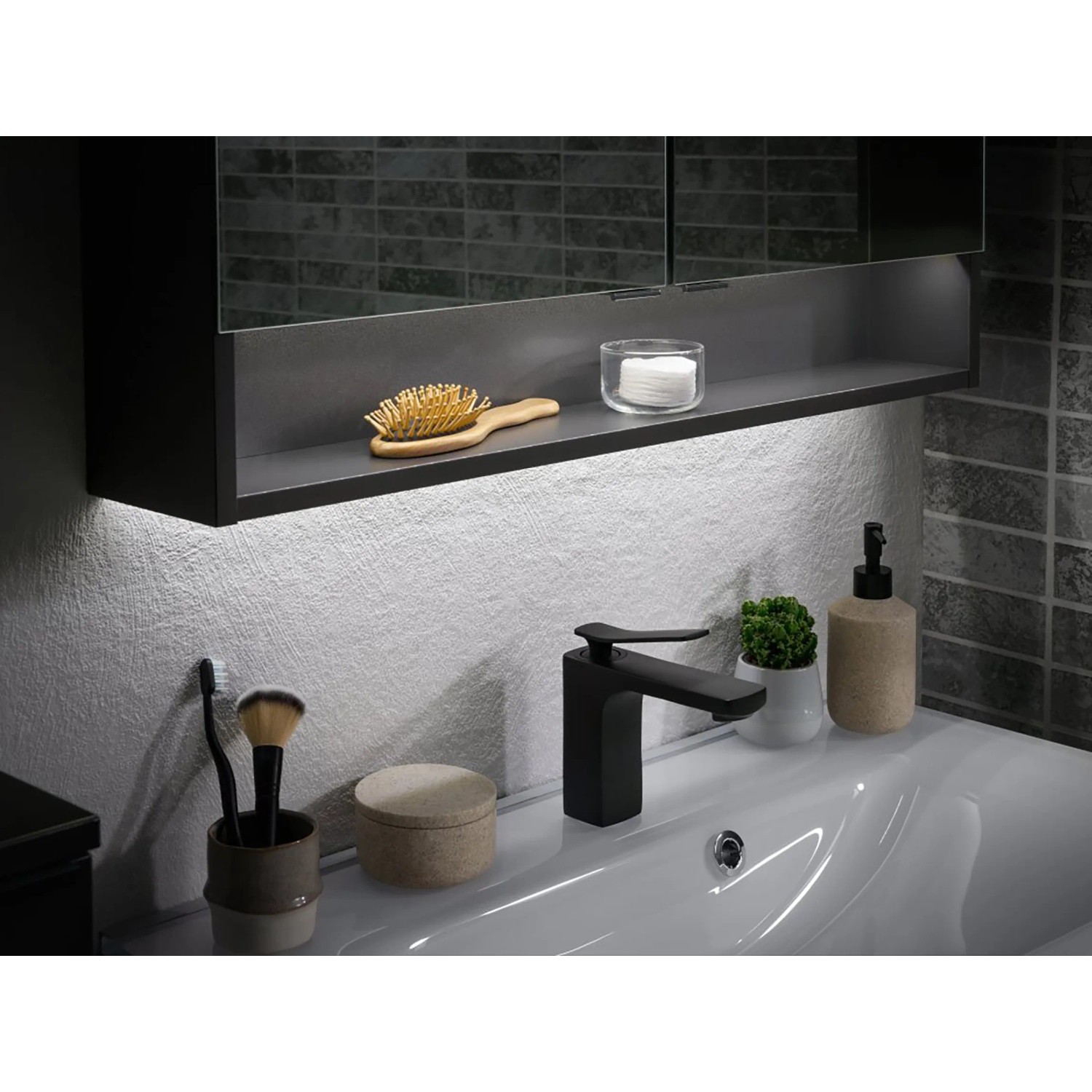 Fackelmann Spiegelschrank Luna, anthrazit, 80 cm, mit LED-Beleuchtung und Softclose-Türen.