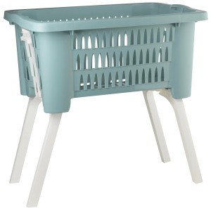 Türkiser Wäschekorb mit weißen, ausklappbaren Beinen für eine angenehme Arbeitshöhe.