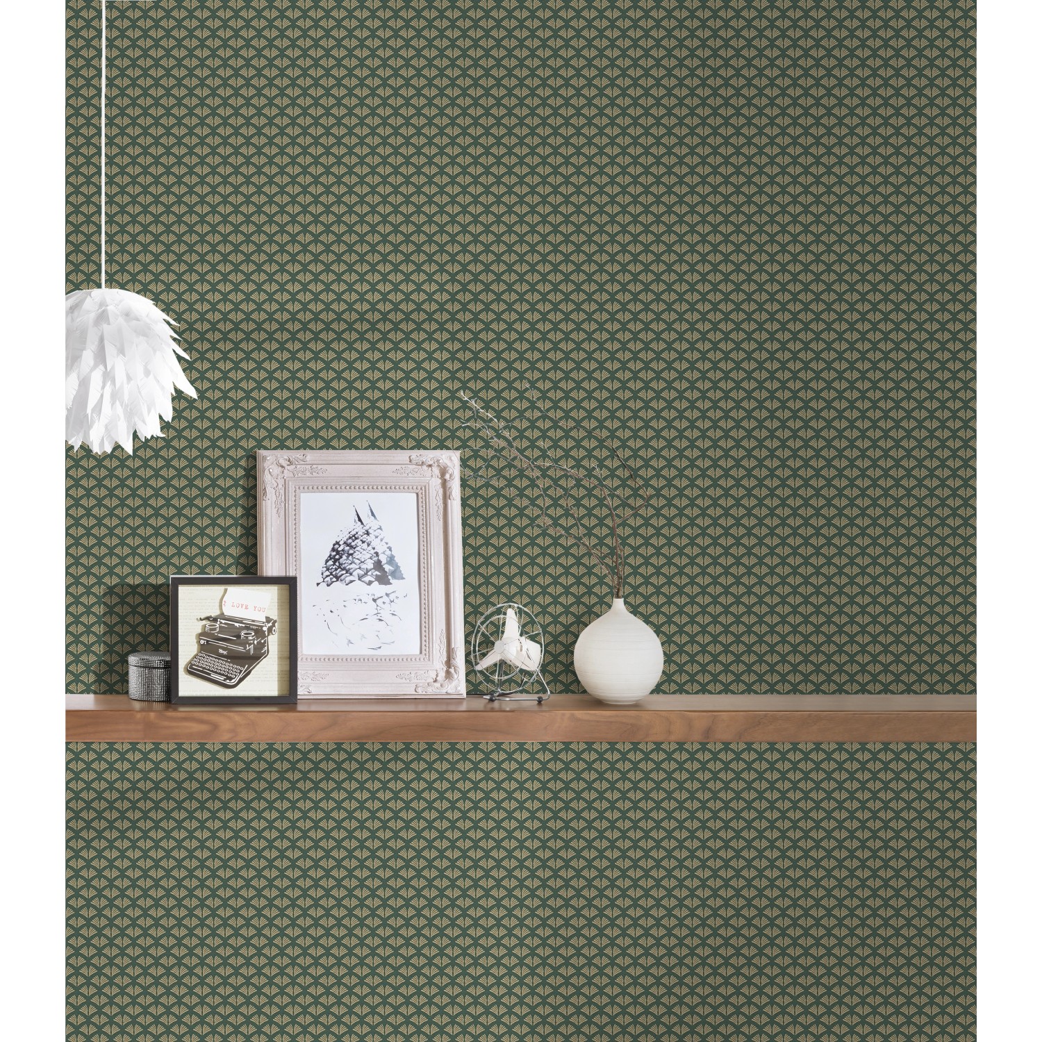 Grün-goldene Vliestapete mit Art Deco Muster von Trendwall 2, Glitzertapete.