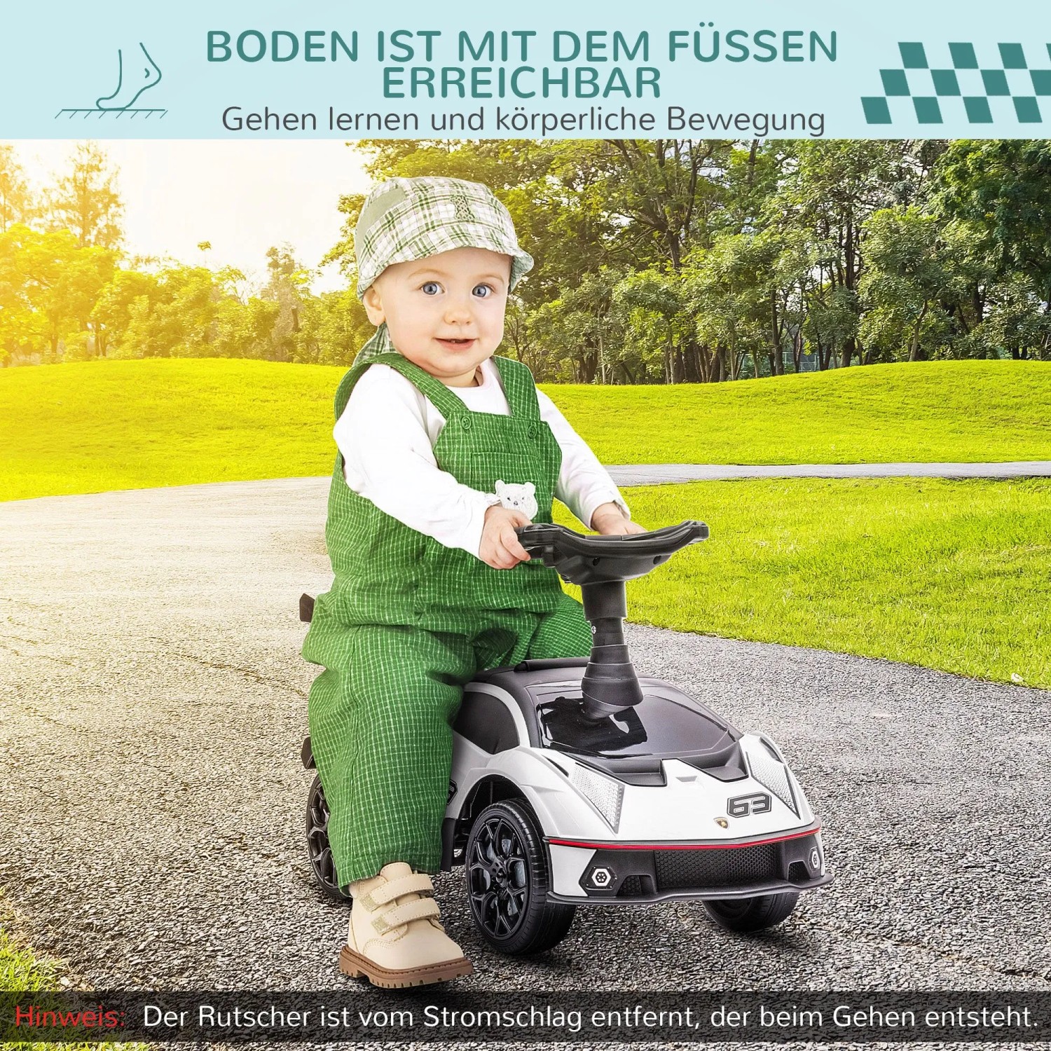 Glückliches Baby auf weiß-schwarzem AIYAPLAY Rutschauto aus Kunststoff im Freien. Ideal für Spiel und Bewegung.