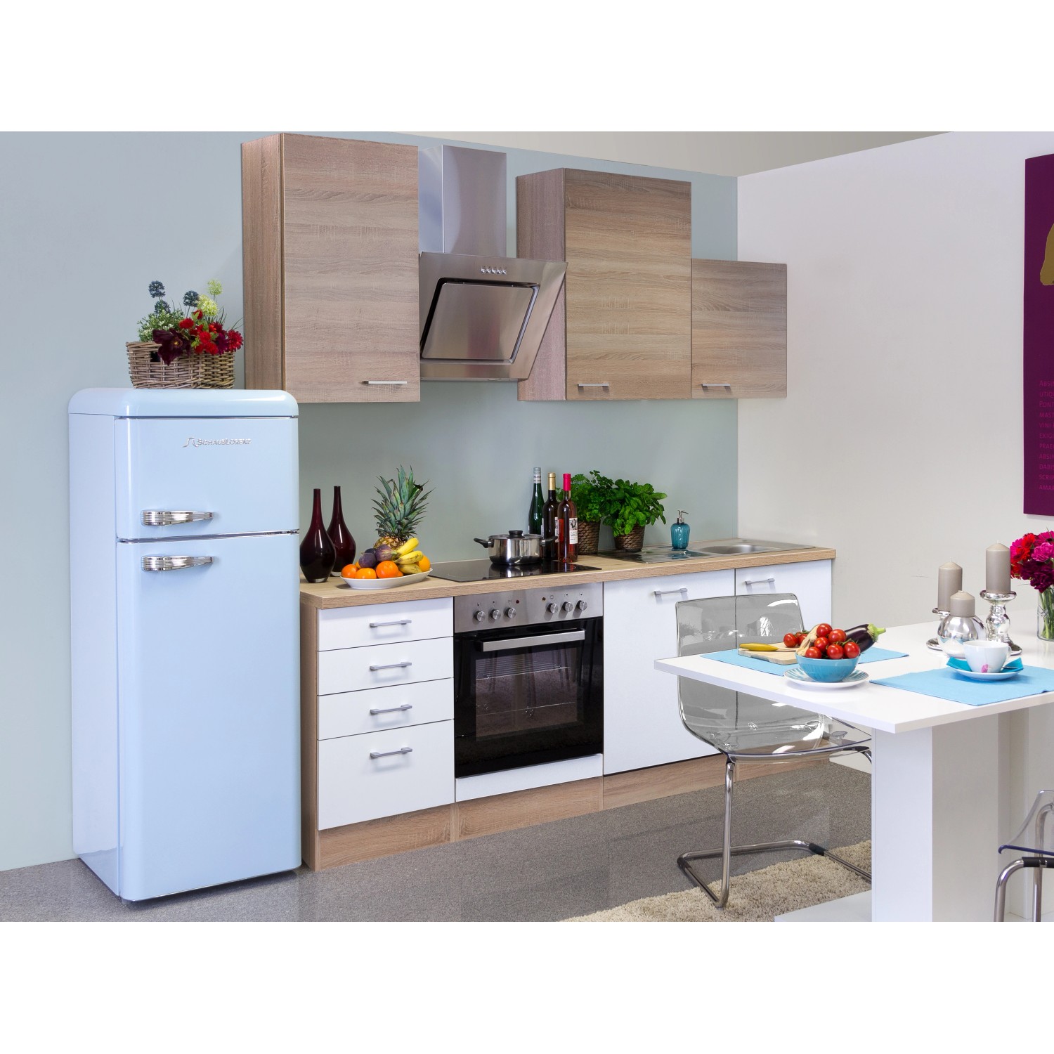 Küchenzeile Florida 220 cm in Sonoma Eiche-Weiß mit E-Geräten und Spüle.