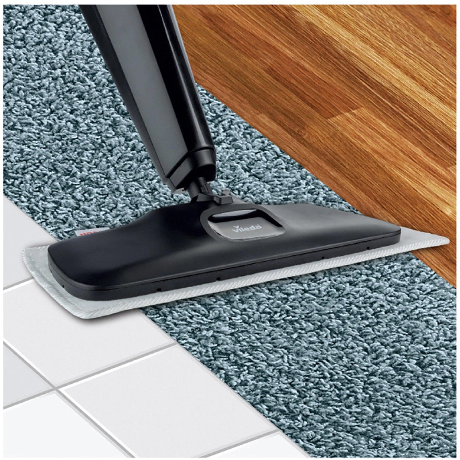 Vileda Steam Plus XXL Dampfreiniger in Aktion auf Fliesen, Teppich und Holzboden.