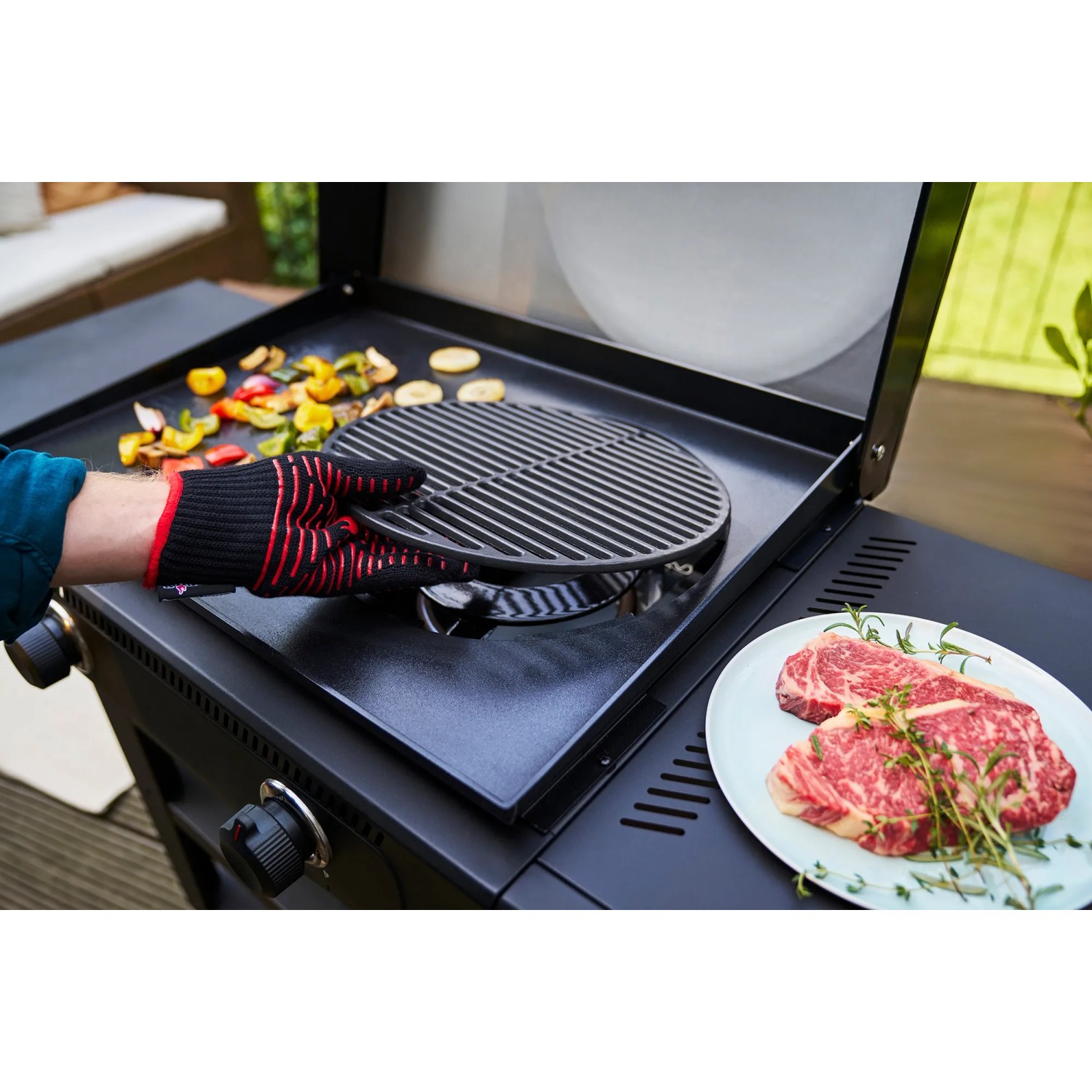 Char-Broil Versa-Tile Gasgrill mit Grillrost, Griddle und Gemüse. Vielseitiger Grill zum Braten, Grillen und Pizzabacken.