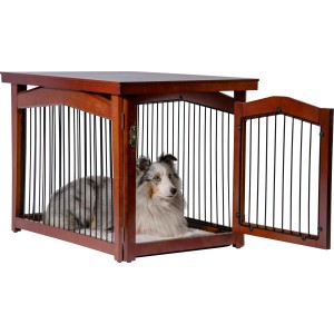 Dunkelbraune Hundebox Indoor mit Tischoberfläche aus Holz, Hund liegt entspannt darin.