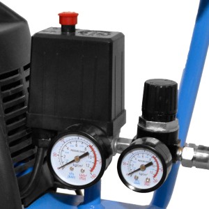 Detailaufnahme: Güde Kompressor 220/08/24 Ölfrei mit Manometer und Druckminderer.