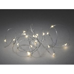 Konstsmide Micro LED Lichterkette mit 20 warmweißen LEDs und silberfarbenem Draht für den Innenbereich.