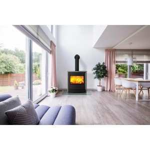 Fireplace Adamis Kaminofen mit Specksteinverkleidung, 7 kW, in modernem Wohnraum.