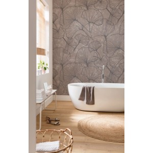 Komar Vliestapete Ginko Stone im Badezimmer mit freistehender Badewanne und Holzboden.
