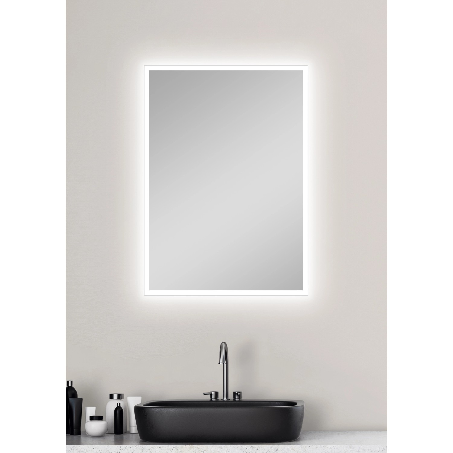 DSK LED-Lichtspiegel Silver Mare, 50x70 cm, mit umlaufender Beleuchtung und silbernem Rahmen.