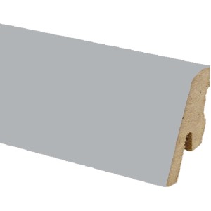 Moderne, anthrazitfarbene Sockelleiste aus MDF, 18x39x2400 mm.