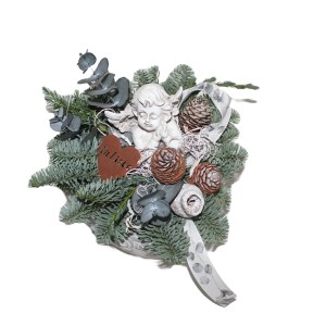 Grabgesteck mit Engel, Zementherz und Metallherz. Naturfarbenes Arrangement mit Nobilistanne, Länge 19 cm.