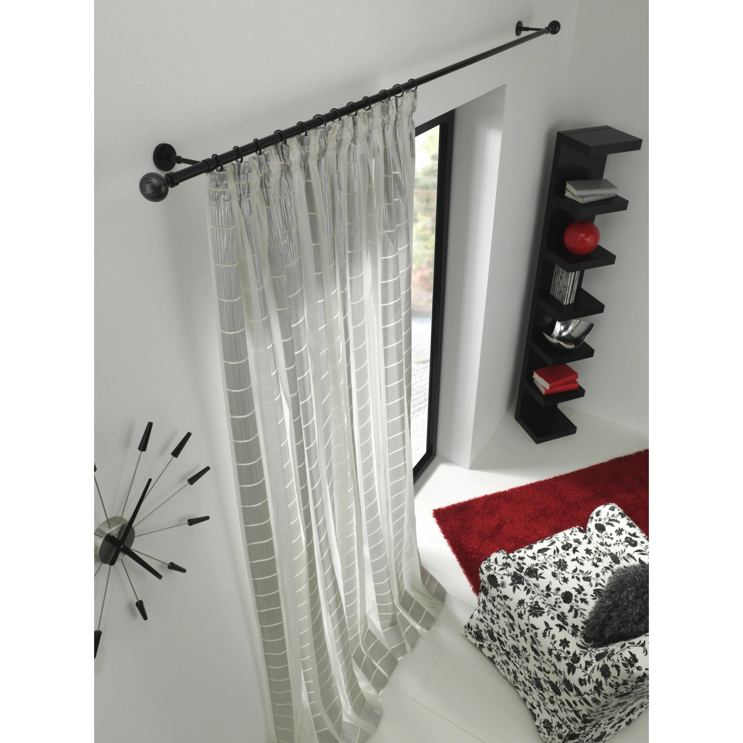 Gardinia Gardinenstange Chicago, Ø 20 mm, Schwarz, 160 cm mit Vorhang und Endstücken.