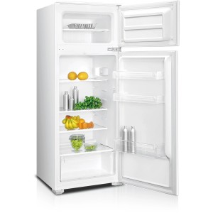 Geöffneter, weißer Kühlschrank der Menke Küchenzeile mit Lebensmitteln.