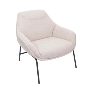 MCW Loungesessel J77 in Creme-Beige mit weicher Polsterung und schwarzen Metallfüßen.