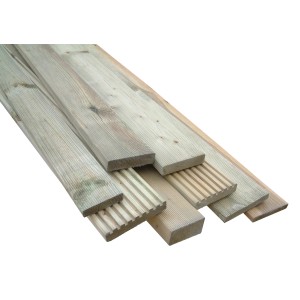 Brettware, beidseitig geriffelt, druckimprägniert, für Gartenzäune und Bodenbeläge.