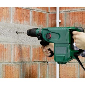 Bohren mit LUX SDS-Plus Bohrer in Mauerwerk. Betonbohrer Set im Einsatz.