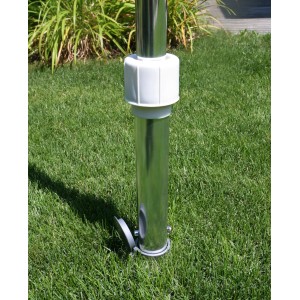 Schneider Bodenhülse für Sonnenschirme, eingelassen im Rasen. Stabiles Zubehör für Schirmständer.