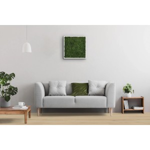Wohnzimmer mit Click-Vinylboden Soltau Eiche und Moosbild an der Wand.