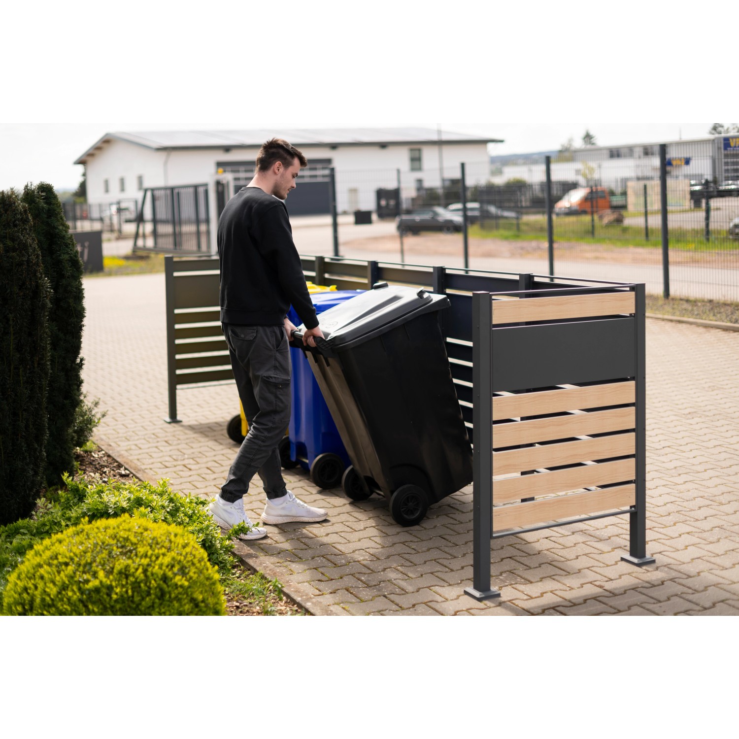 Westmann Mülltonnenverkleidung Planum für 5 Tonnen à 240 l in Holzoptik.