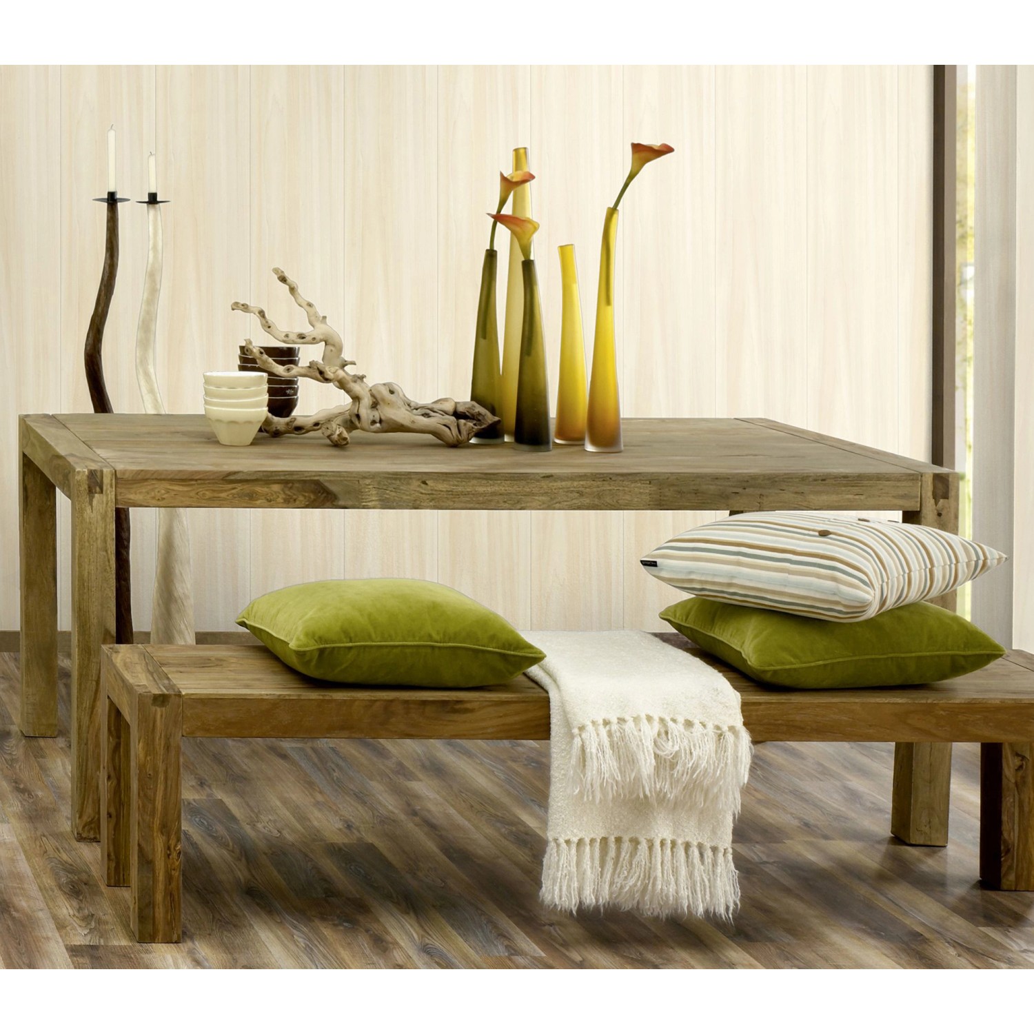 Helle Holzpaneele Birke Taiga als Wandverkleidung im Wohnraum.