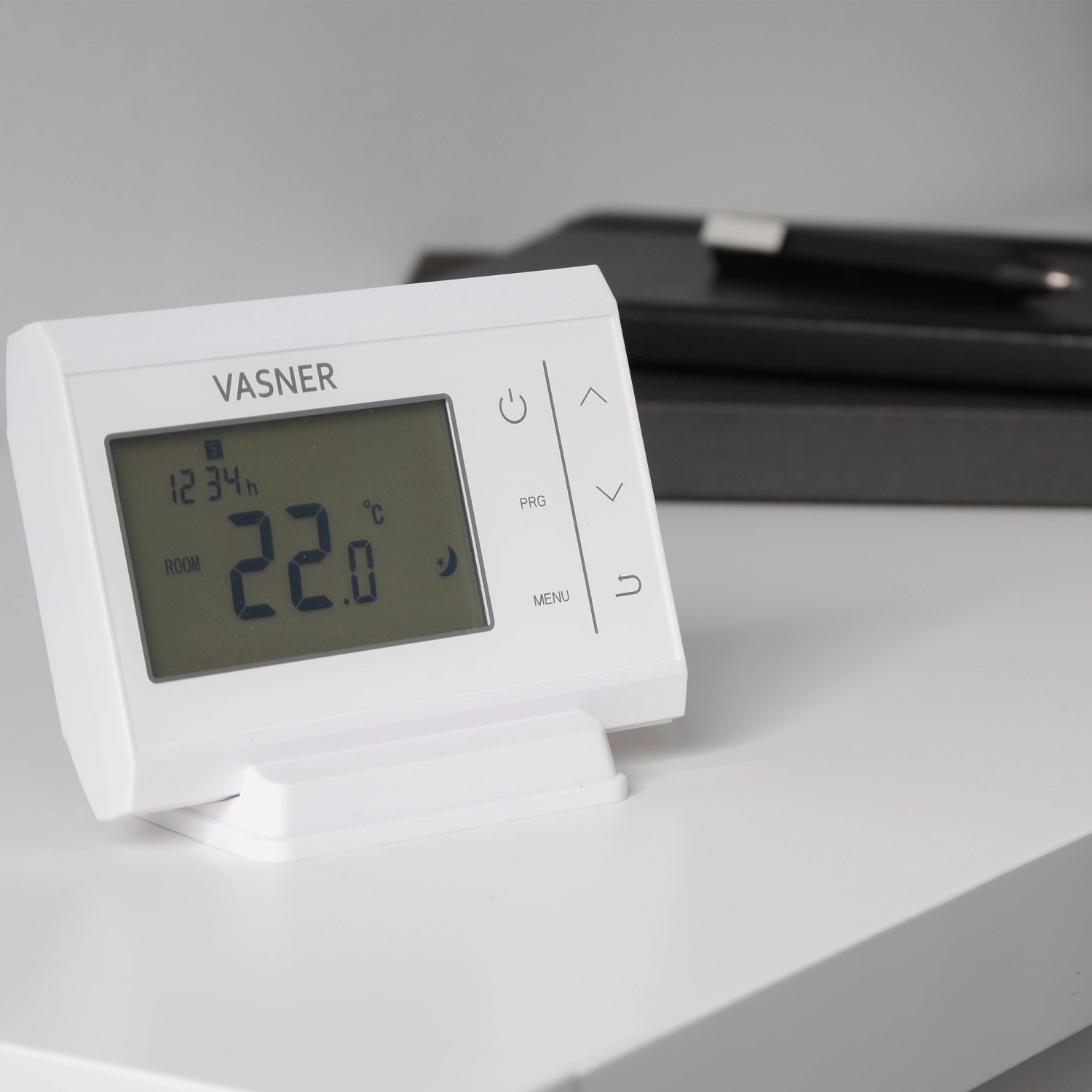 Vasner Funkthermostat VTS35: Digitaler Thermostat-Sender in Weiß mit Display für Elektroheizgeräte.