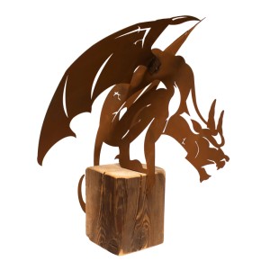 Ferrum Art Deko-Figur Gargoyle aus Metall auf Altholzbalken für die Gartendekoration.