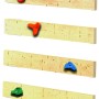 Karibu Kletterwand für Spielturm Lotti mit bunten Klettergriffen.