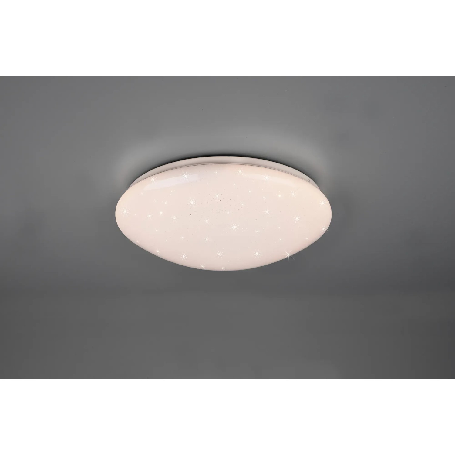 Weiße Reality LED-Deckenleuchte Lukida mit Sternenhimmel-Effekt, geeignet für Wohn- und Schlafzimmer.