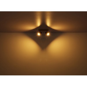 Schwarze, matte Globo Wandlampe Robby mit zwei Leuchten an der Decke.