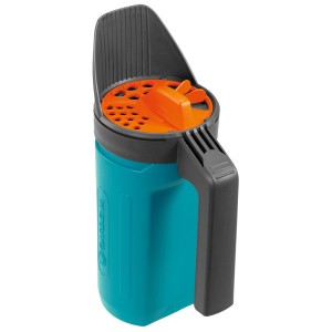 Gardena Kleinstreuer S in Türkis: Handlicher Streuwagen für Dünger und Streugut.