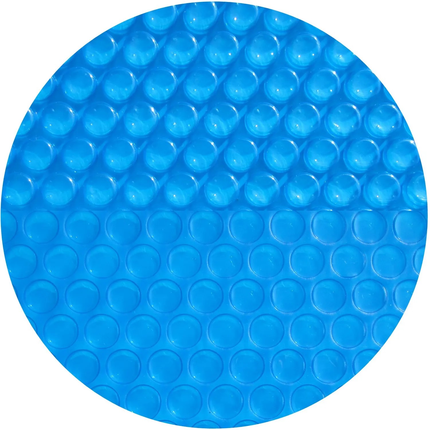 Detailaufnahme einer blauen Solarplane für Stahlrahmen Pool mit Noppenmuster.