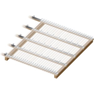 Transparente Polyesterwellbahn 76/18 Natur auf Holzunterkonstruktion befestigt.