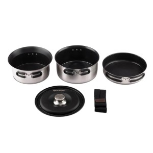 Petromax Dimego Camping-Topfset aus Stahl: 2 Töpfe, 1 Pfanne, Deckel und Gurt für Outdoor-Küche.