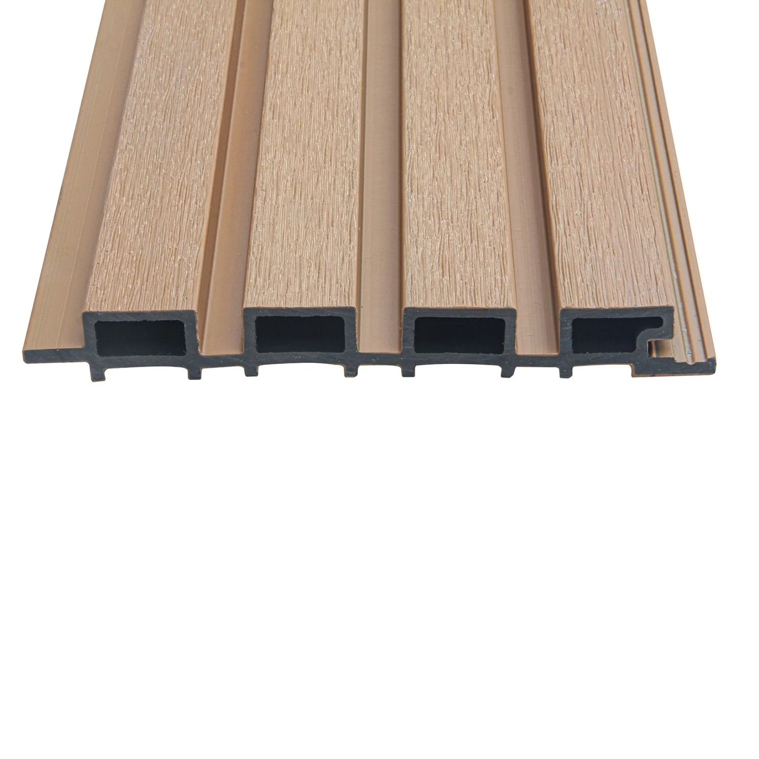WPC Fassadenverkleidung DUVAR in Teak Optik, Detailansicht der Paneele und Unterkonstruktion.
